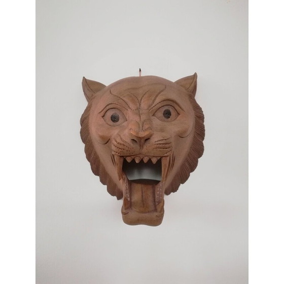 Image 1 of Masque vintage en bois sculpté représentant un tigre rugissant