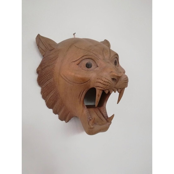 Image 1 of Masque vintage en bois sculpté représentant un tigre rugissant