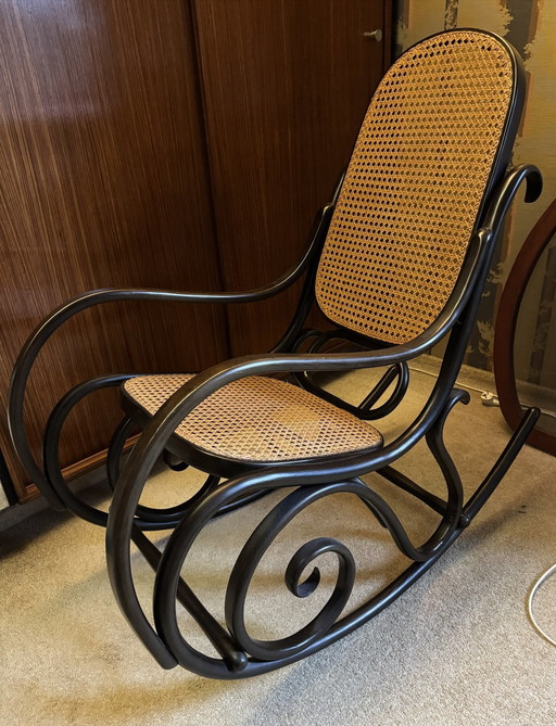 Fauteuil à bascule Thonet