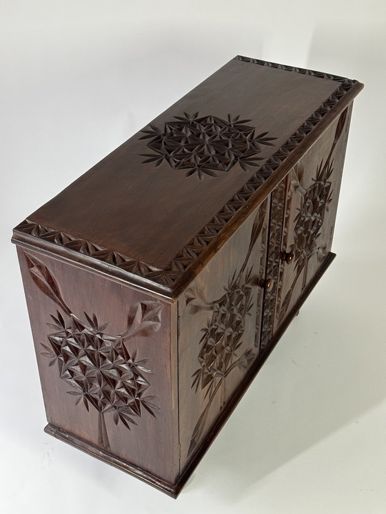 Image 1 of Cabinet sculpté congolais, 1950S