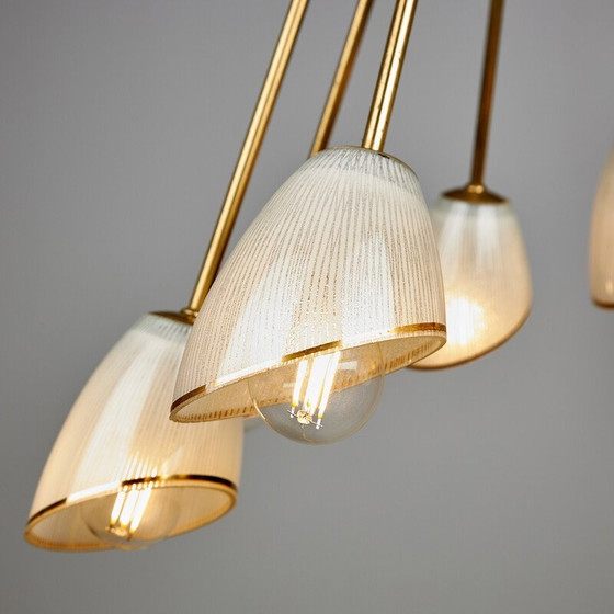 Image 1 of Lustre vintage en verre et laiton, 1950