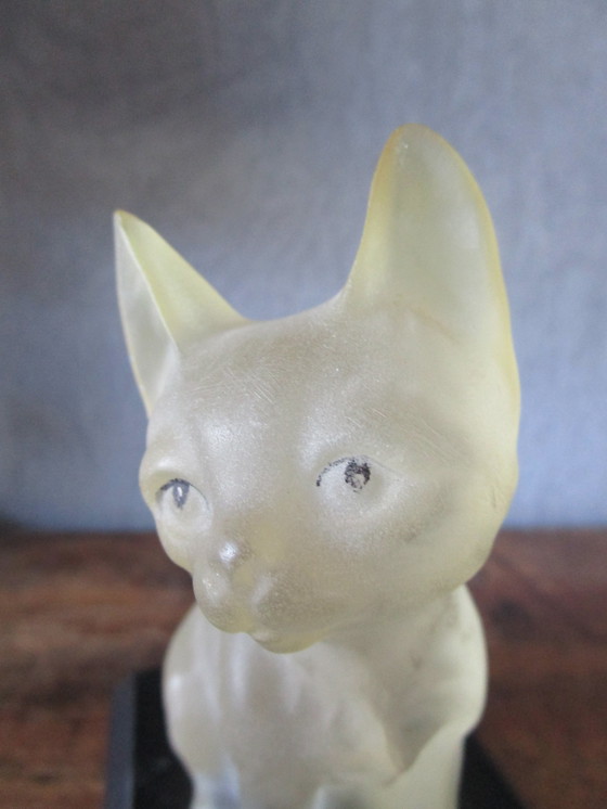 Image 1 of Magnifique chaton vintage en plastique sur socle en bois
