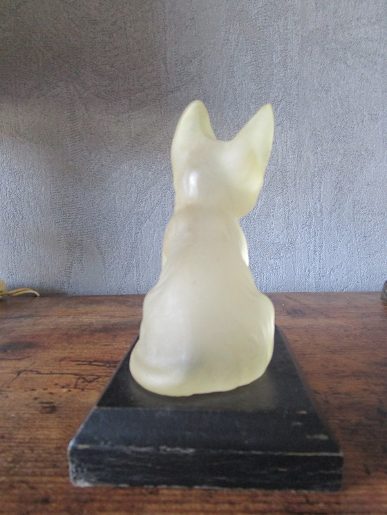 Image 1 of Magnifique chaton vintage en plastique sur socle en bois