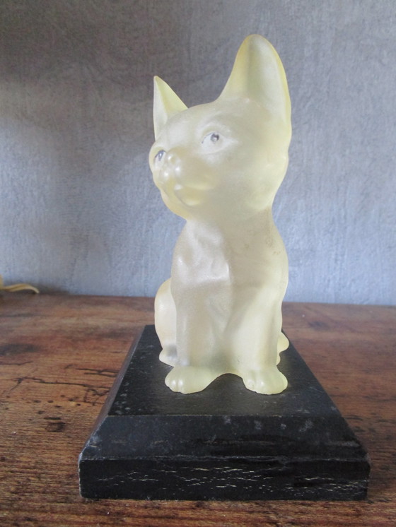 Image 1 of Magnifique chaton vintage en plastique sur socle en bois