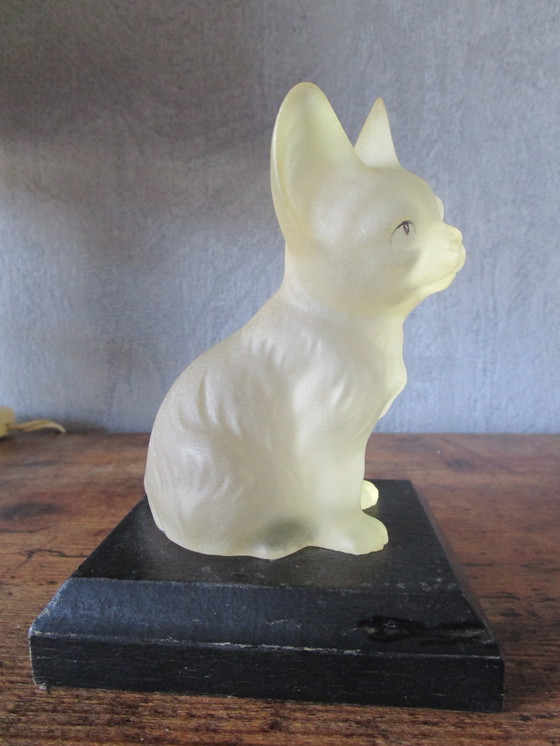 Image 1 of Magnifique chaton vintage en plastique sur socle en bois