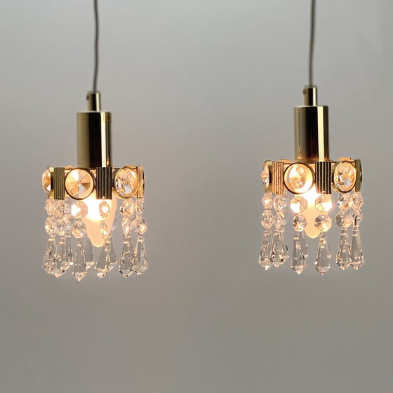 Image 1 of Deux Suspensions En Laiton Doré Et Cristal, Par Palwa, Design 1960, Hollywood Regency.
