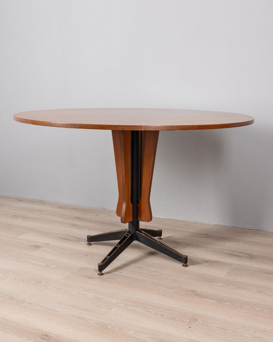 Image 1 of Table ronde en bois des années 60, conçue par Carlo Ratti pour Lissoni