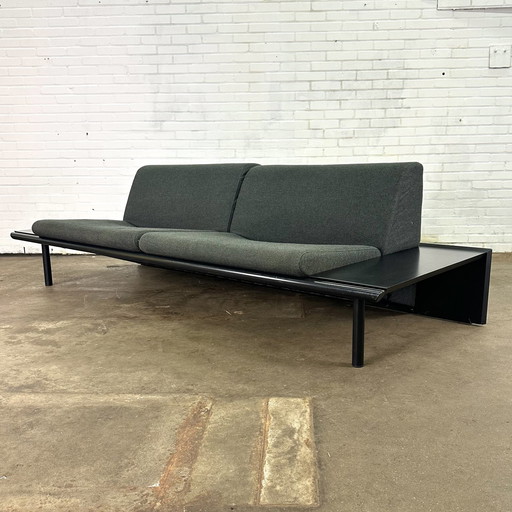 Harvink The Mission Sofa With Black Frame Dark Grey Upholstery (Canapé Mission avec structure noire et tapisserie gris foncé)