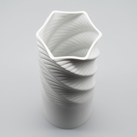 Image 1 of Hutschenreuther Vase en porcelaine bisque Duo Fine White Abstract Op-Art Relief Mcm