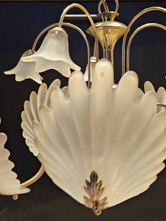 Image 1 of Lustre en laiton avec coquilles et calices en verre dépoli