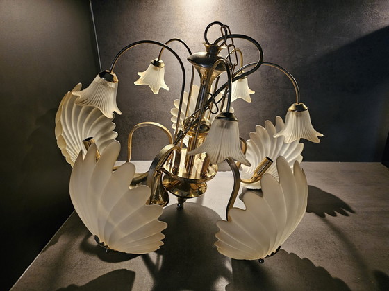 Image 1 of Lustre en laiton avec coquilles et calices en verre dépoli