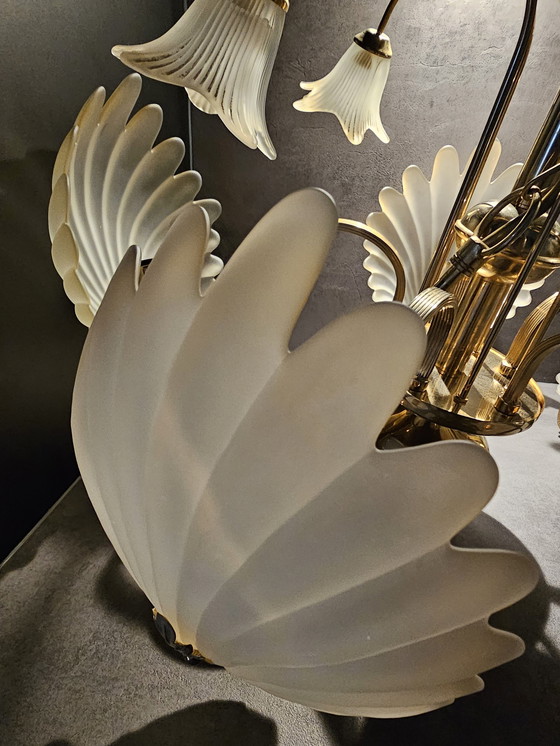 Image 1 of Lustre en laiton avec coquilles et calices en verre dépoli