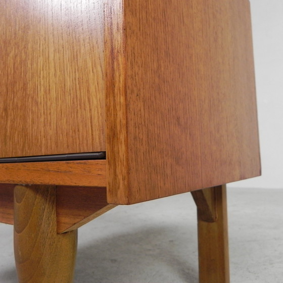 Image 1 of Table de chevet à pieds fuselés, années 1960