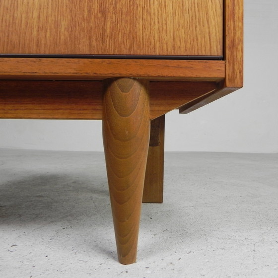 Image 1 of Table de chevet à pieds fuselés, années 1960