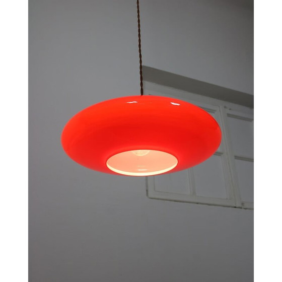 Image 1 of Lampe suspendue Saucer en verre rouge et laiton du Mid Century