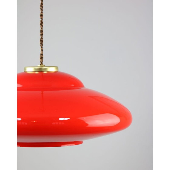 Image 1 of Lampe suspendue Saucer en verre rouge et laiton du Mid Century