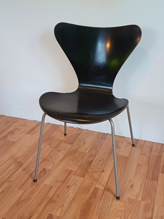 Image 1 of Quatre chaises papillon et trois chaises moustique Arne Jacobsen/Fritz Hansen