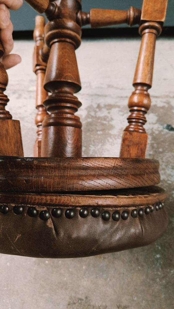 Image 1 of Tabouret de piano en chêne ancien 1880 Napoléon III