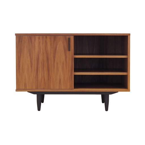 Armoire en noyer, design scandinave