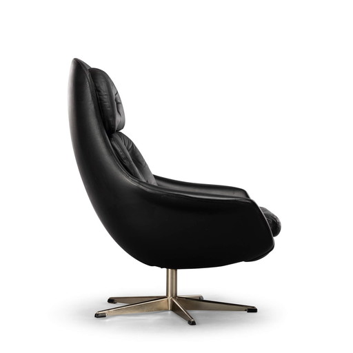 Chaise pivotante en cuir noir de H.W. Klein pour Bramin, 1960S