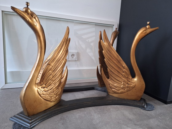 Image 1 of Table vintage à base de cygne Hollywood Regency