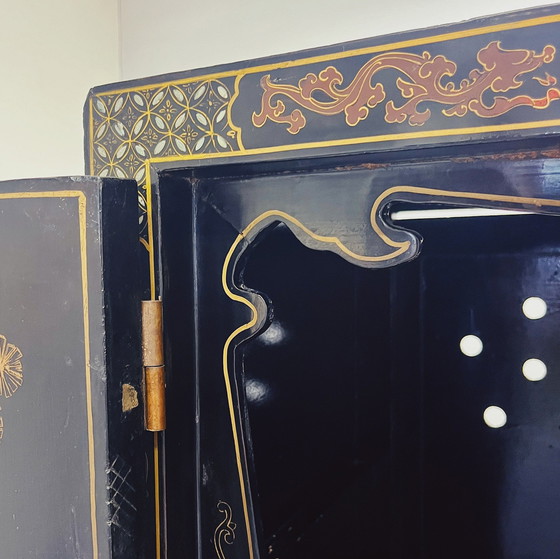 Image 1 of Cabinet chinois en bois massif avec fleurs en pierre de savon