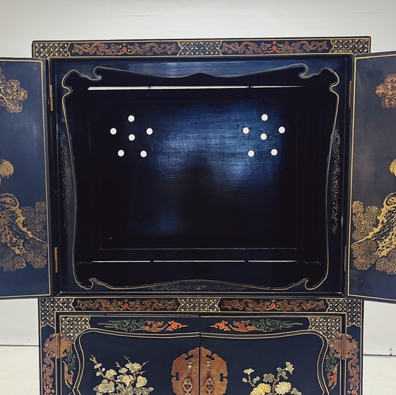 Image 1 of Cabinet chinois en bois massif avec fleurs en pierre de savon