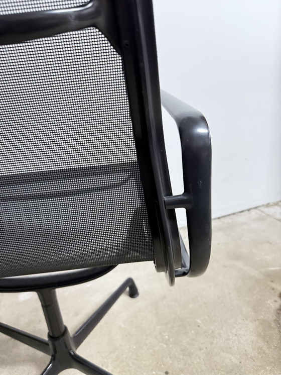 Image 1 of Vitra Eames Ea 108 Aluminium Chair Black 3/3 Top & Original