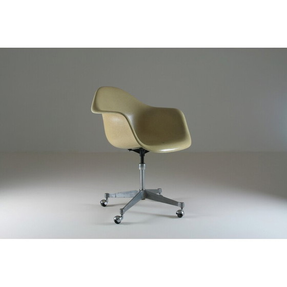 Image 1 of Fauteuil vintage en fibre de verre par Charles et Ray Eames pour Herman Miller, 1960