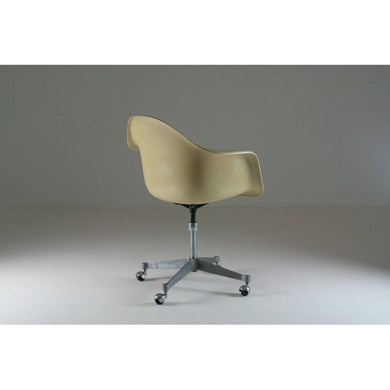 Image 1 of Fauteuil vintage en fibre de verre par Charles et Ray Eames pour Herman Miller, 1960