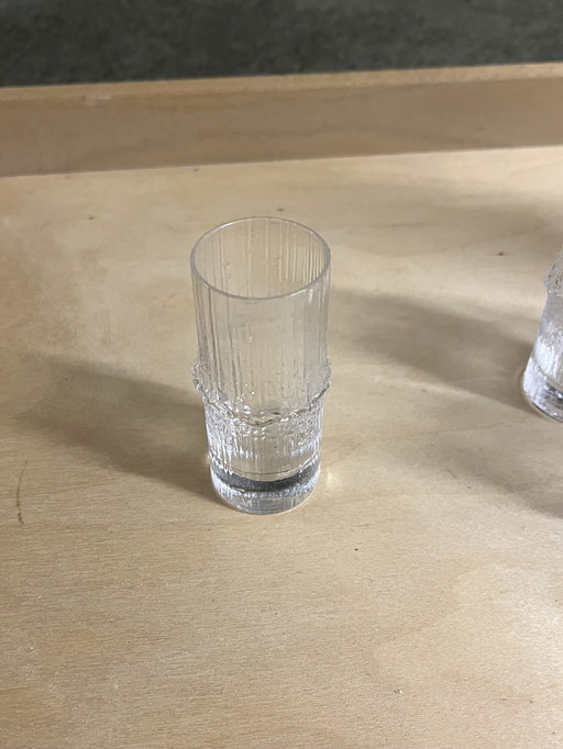 8 verres à schnaps et carafe Iittala