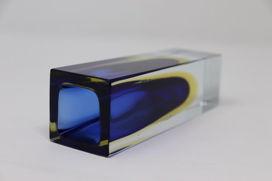 Image 1 of Petit vase bleu en verre de Murano, 1970S