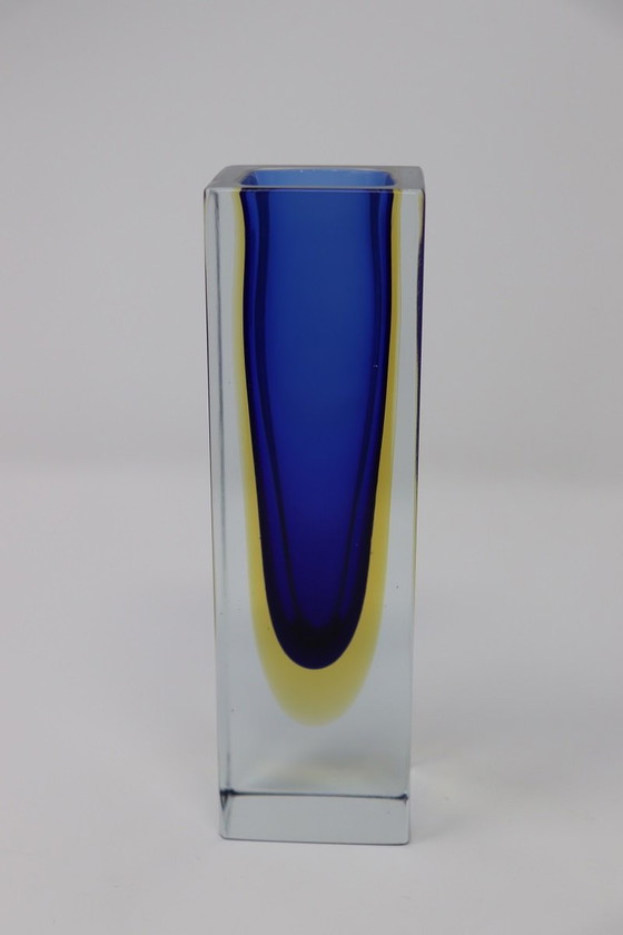 Image 1 of Petit vase bleu en verre de Murano, 1970S