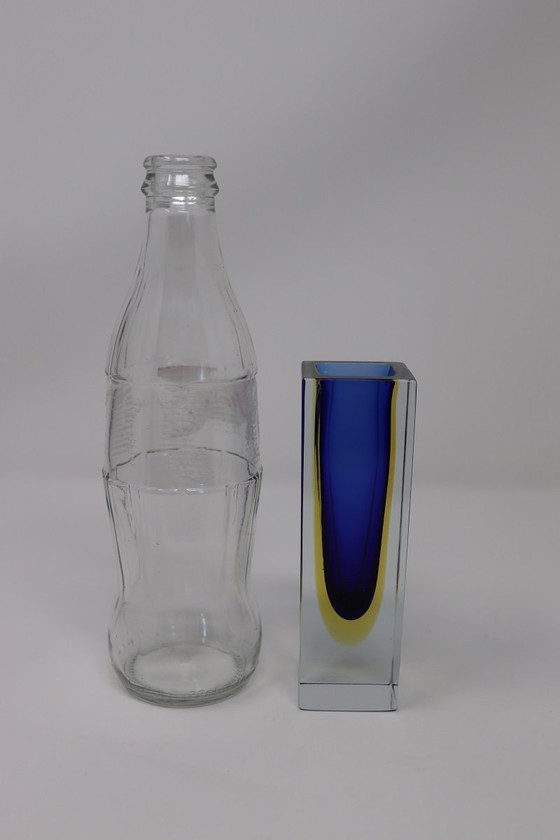 Image 1 of Petit vase bleu en verre de Murano, 1970S