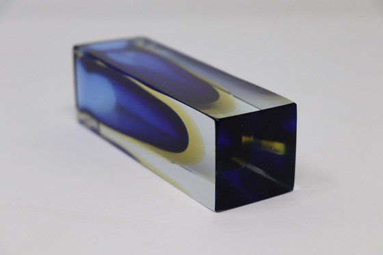 Image 1 of Petit vase bleu en verre de Murano, 1970S