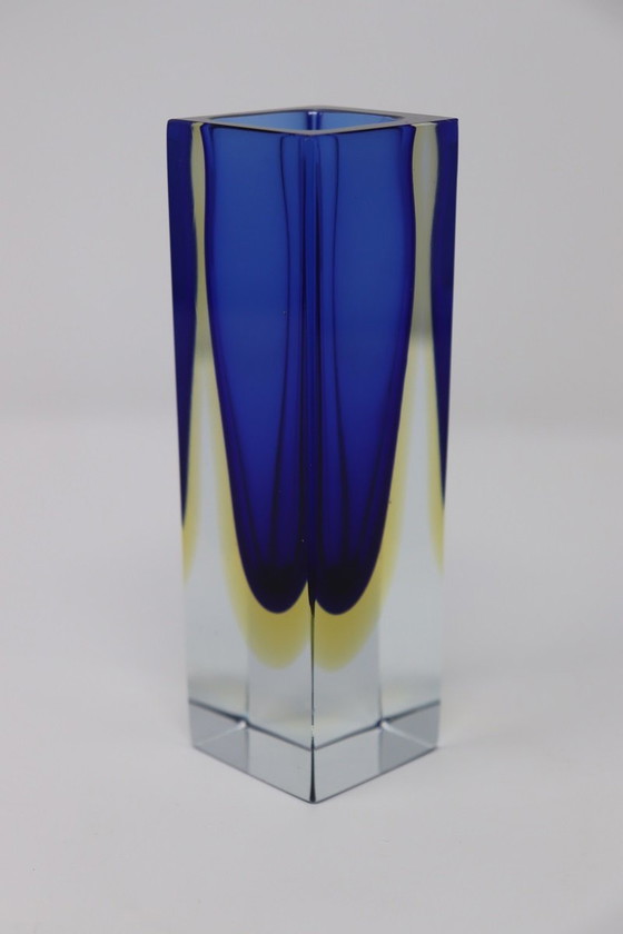 Image 1 of Petit vase bleu en verre de Murano, 1970S