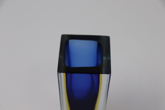 Image 1 of Petit vase bleu en verre de Murano, 1970S