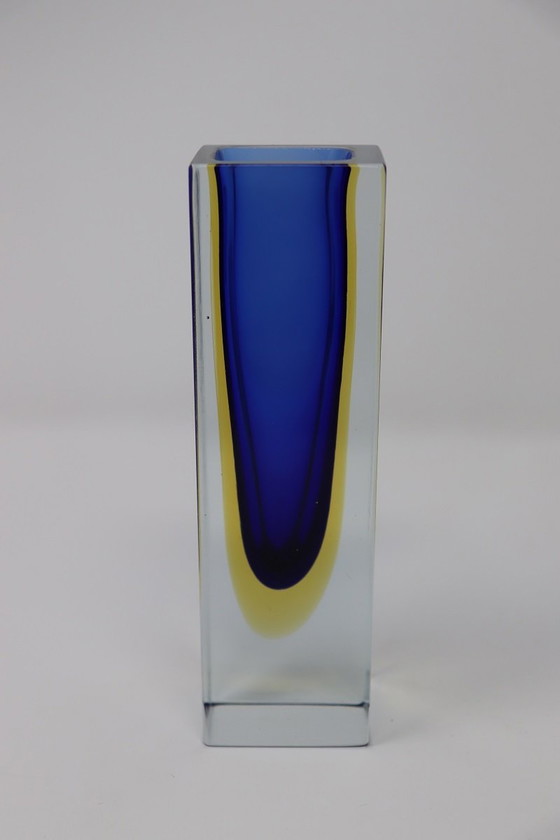 Image 1 of Petit vase bleu en verre de Murano, 1970S