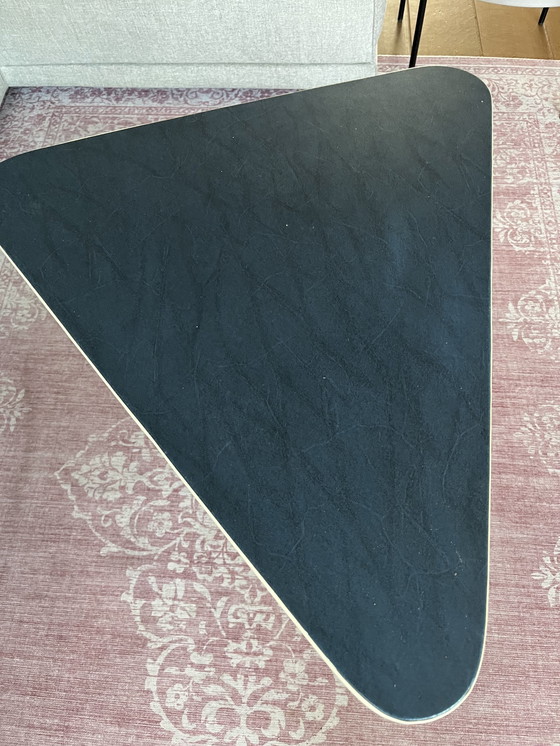 Image 1 of Table d'appoint Triangulaire Bleu Auping design