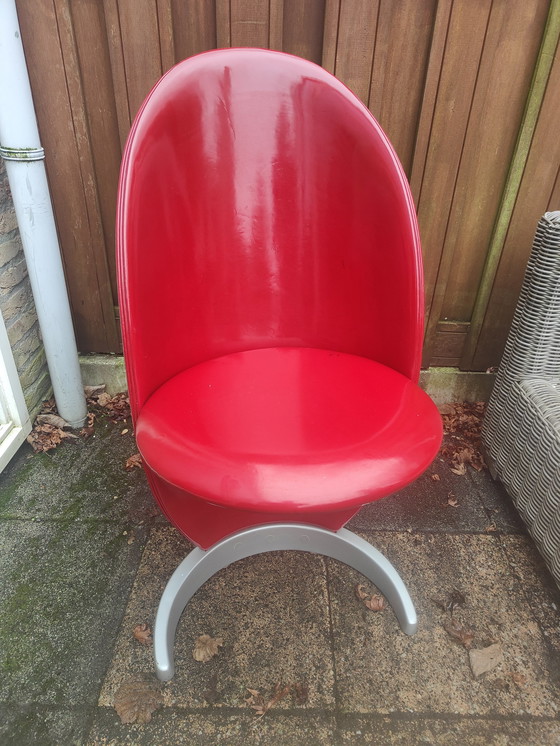 Image 1 of Chaise Reflex - Petalo en cuir verni rouge