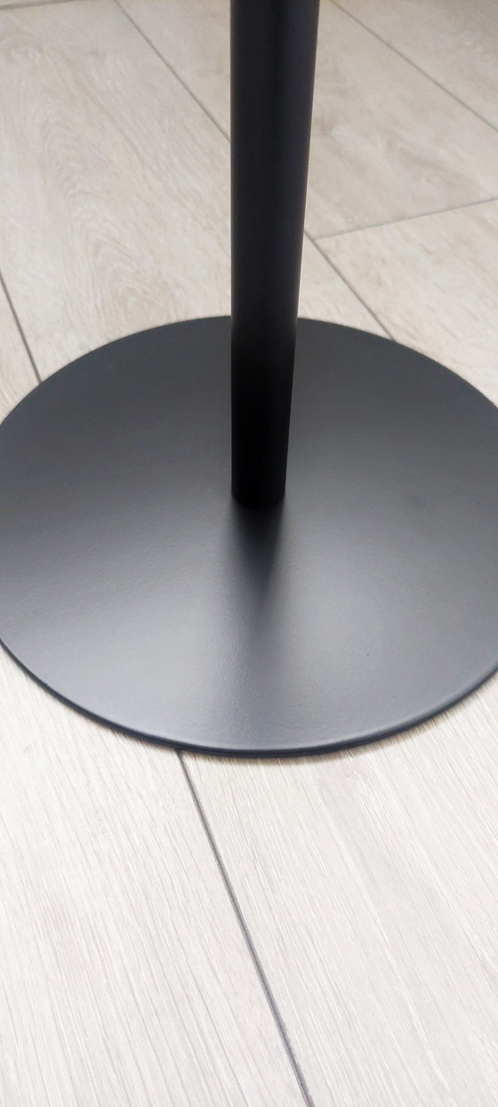 Image 1 of Table d'appoint moderne noire en acier