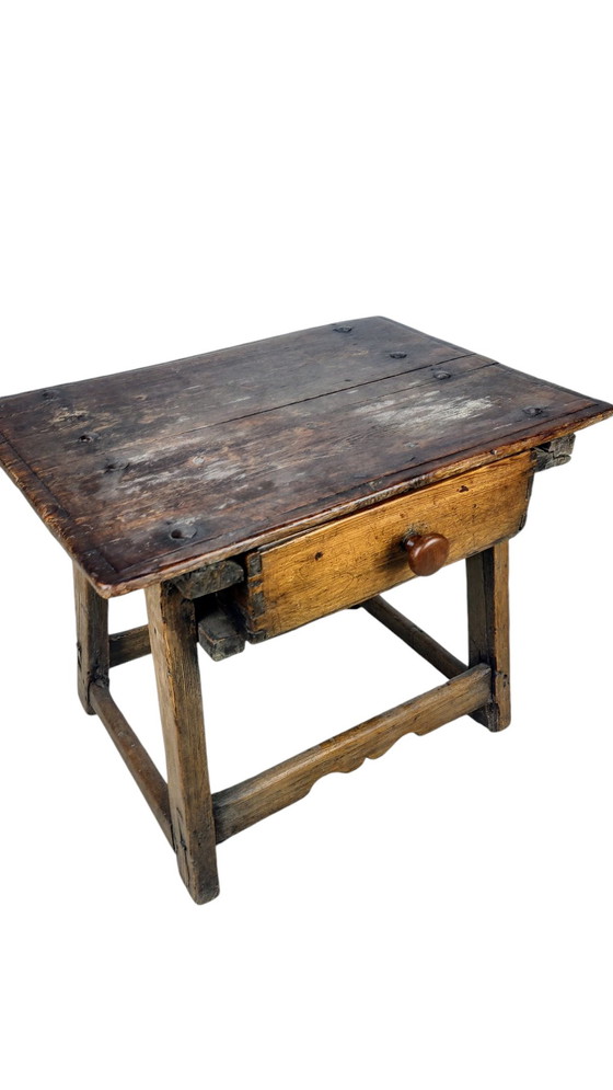 Image 1 of Ancienne table d'appoint espagnole Wabi Sabi du 18e siècle