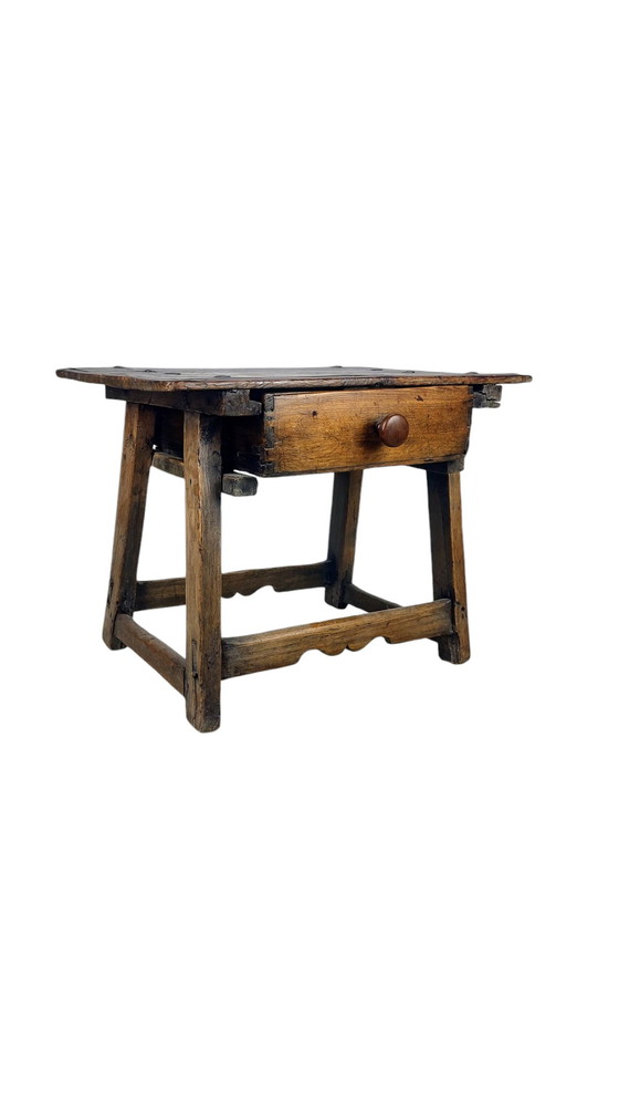 Image 1 of Ancienne table d'appoint espagnole Wabi Sabi du 18e siècle