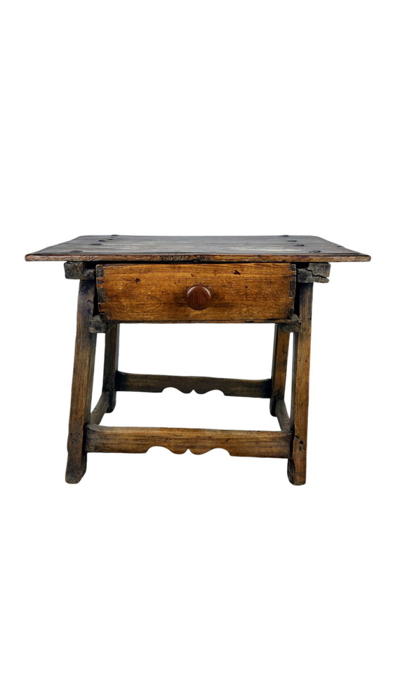 Image 1 of Ancienne table d'appoint espagnole Wabi Sabi du 18e siècle