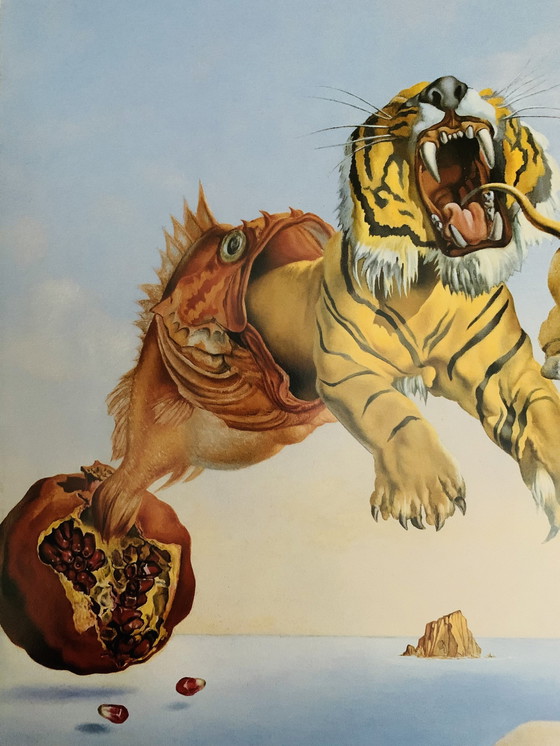 Image 1 of Salvador Dali : "Rêve causé par une abeille volant autour d'une grenade, une seconde avant le réveil".