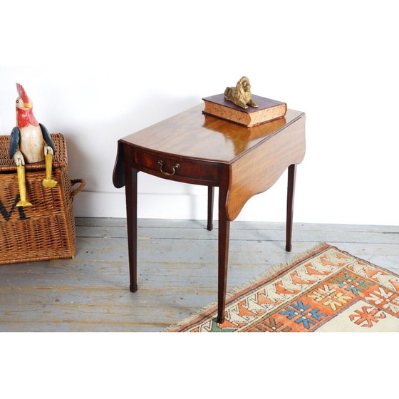 Image 1 of Table vintage en acajou Royal Pembroke