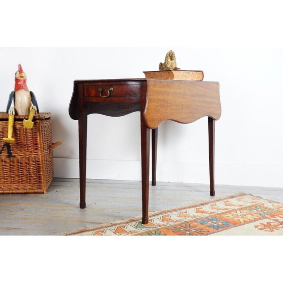 Image 1 of Table vintage en acajou Royal Pembroke