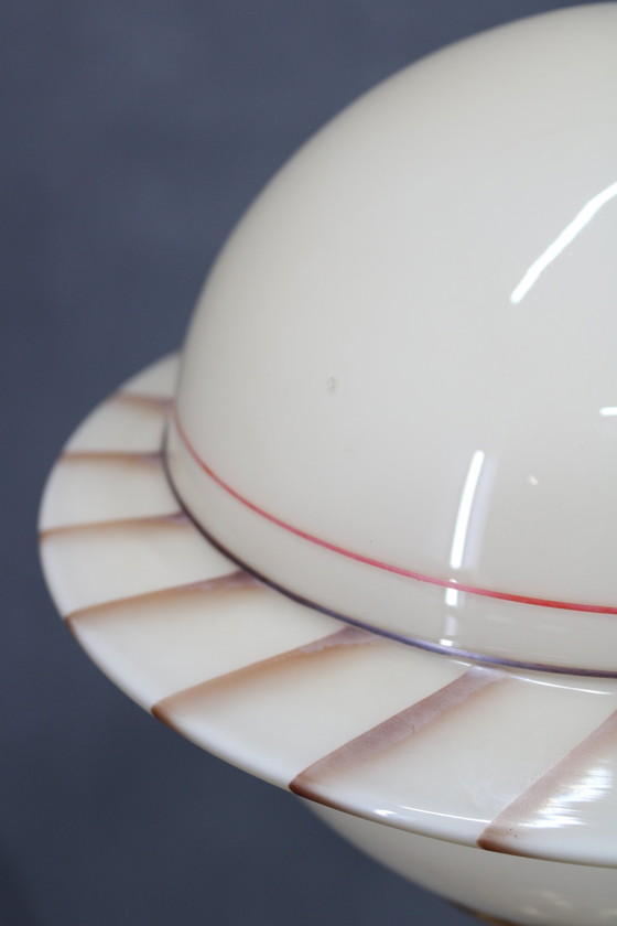 Image 1 of Lampe de table en laiton restaurée des années 1940 avec base en bois et abat-jour en verre