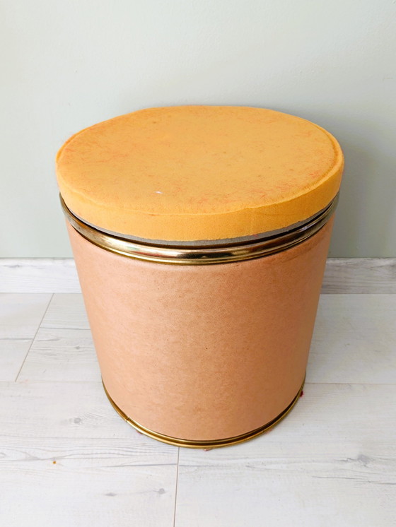 Image 1 of Pouf Moumoute Rouge Style Pelfran