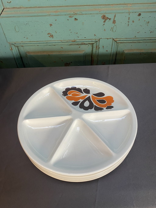 Le Creuset Vintage Fondue Set With Matching Plates
